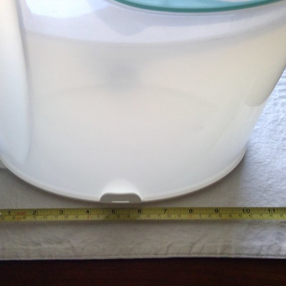 Tupperware Cereal Container - Picture 8 of 8